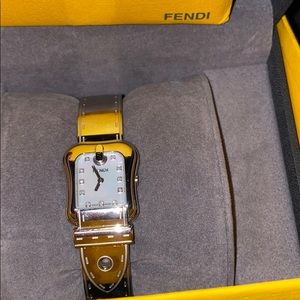 Woman fendi watch brand new never worn